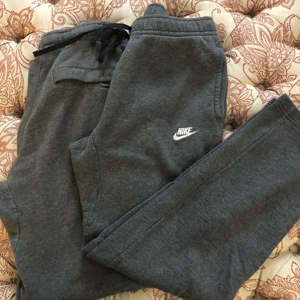 NIKE SWEATPANTS ( THREE)